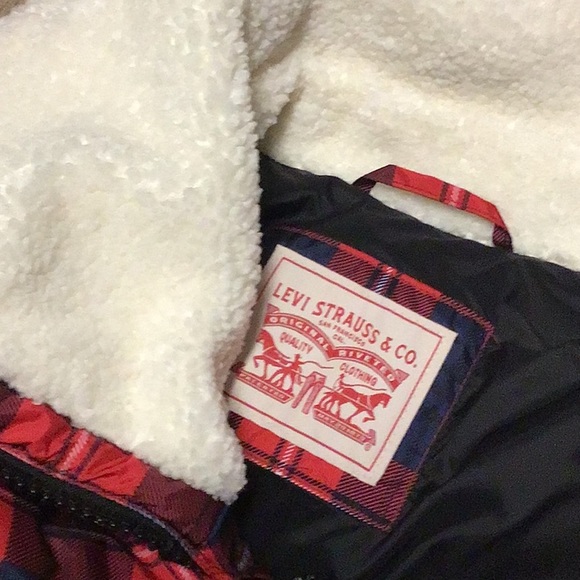 Levi's Red Plaid Bubble Puffer Jacket🎀 - Picture 8 of 9